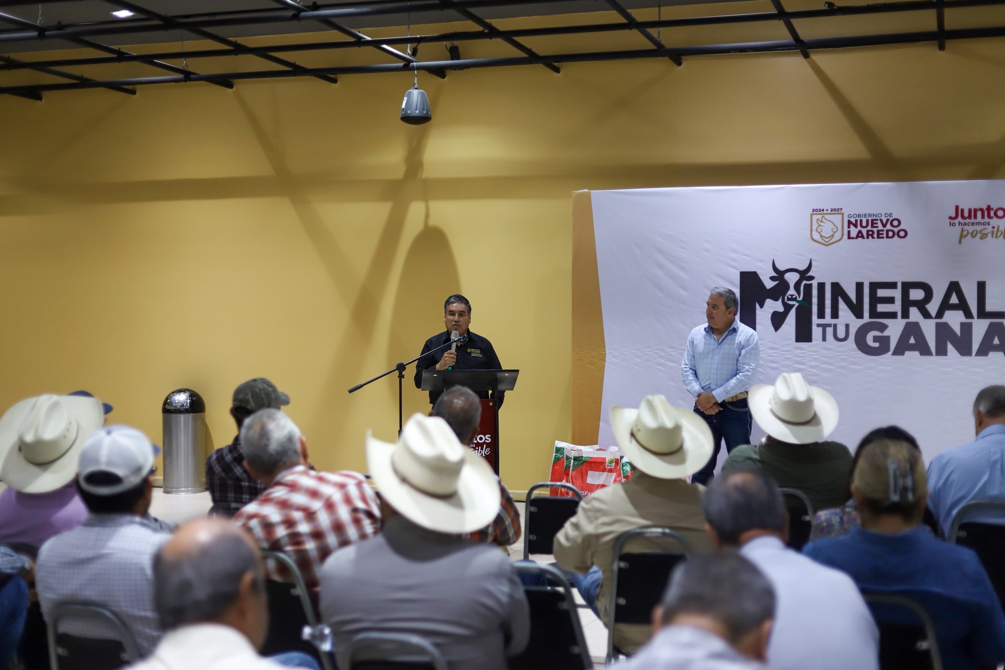 GOBIERNO MUNICIPAL FORTALECE AL SECTOR GANADERO CON EL PROGRAMA “MINERALIZA TU GANADO”