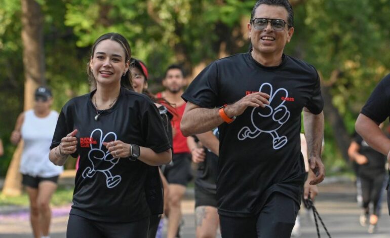 Participan Lucy y Lalo en carrera con causa del IVJUVE