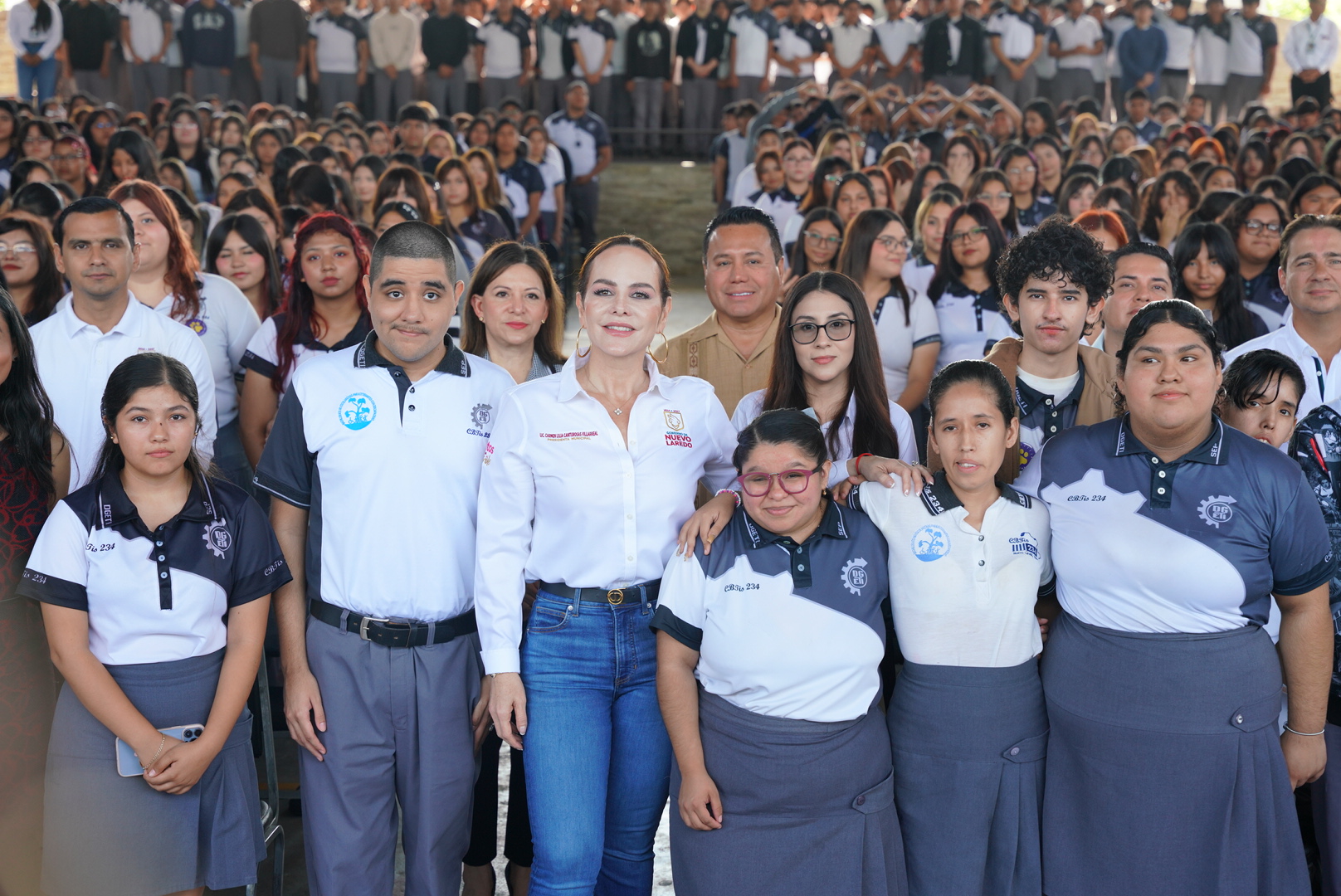 REAFIRMA ALCALDESA CARMEN LILIA CANTUROSAS COMPROMISO CON LA EDUCACIÓN;