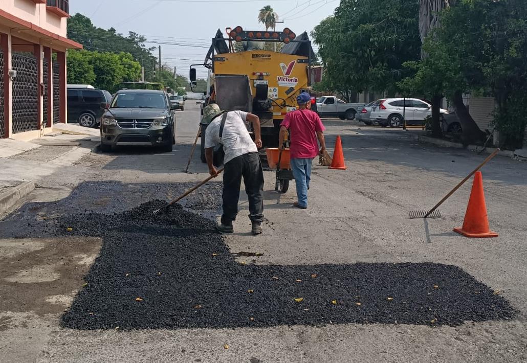 En atención a la indicación de Lalo Gattás, sigue rehabilitación de calles y avenidas