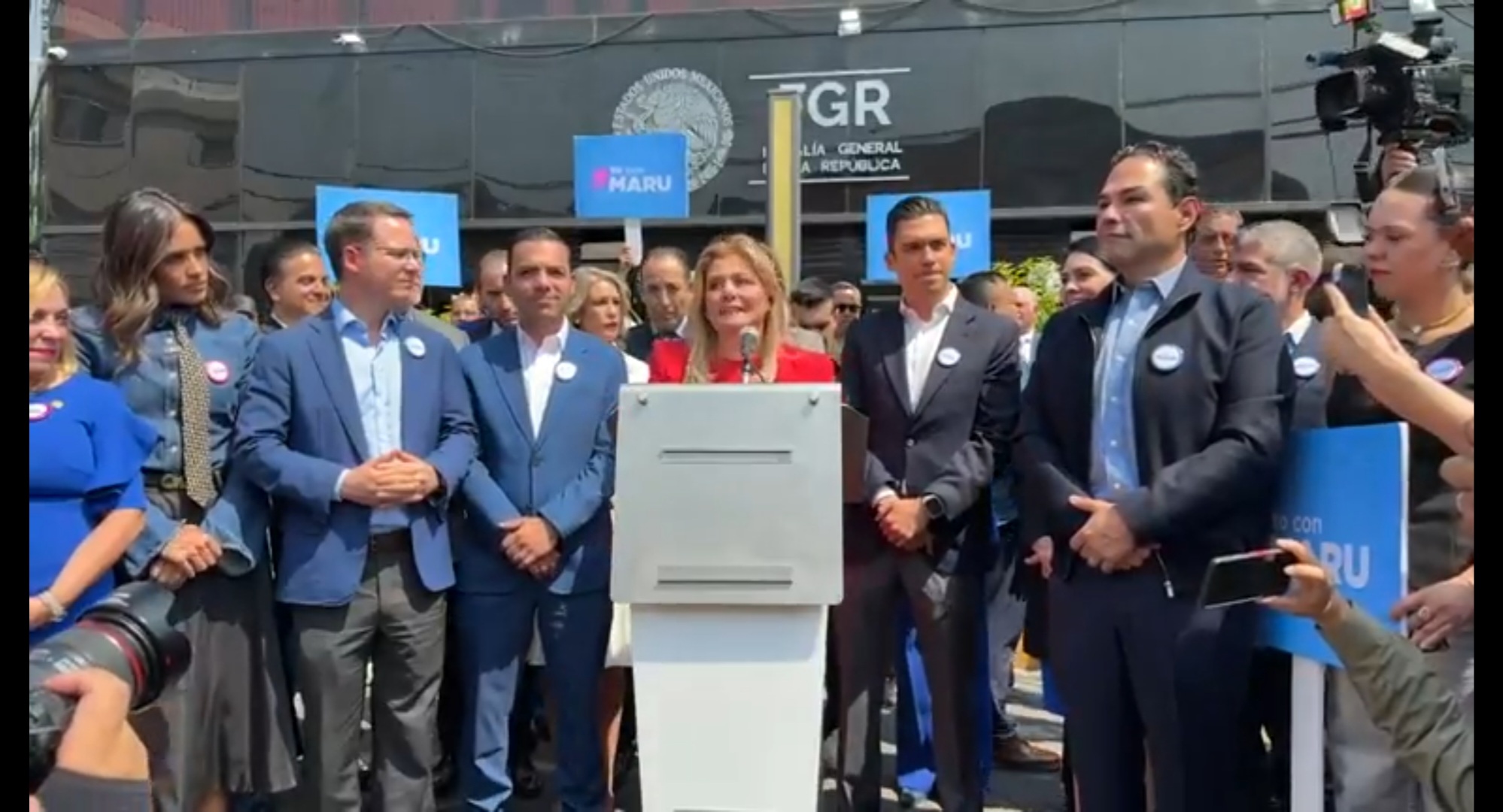 “¡No le van a tocar un solo pelo! Dice líder del PAN desde la sede de la FGR sobre el caso Maru Campos”