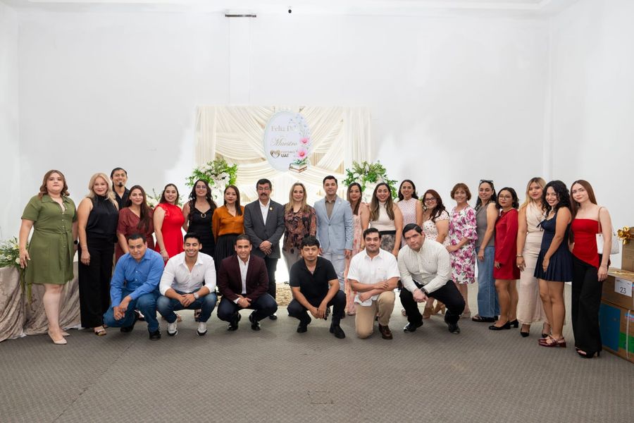 Festejan a maestros de Familia UAT