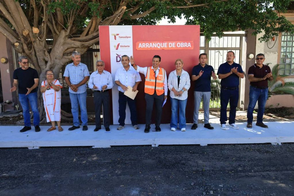 Dan banderazo a pavimentación de calle del Fracc. Las Misiones