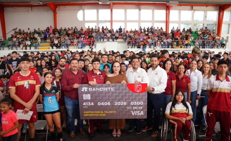 ENTREGA ALCALDESA CARMEN LILIA CANTUROSAS MÁS 400 BECAS DEPORTIVAS A NIÑOS Y JÓVENES ATLETAS