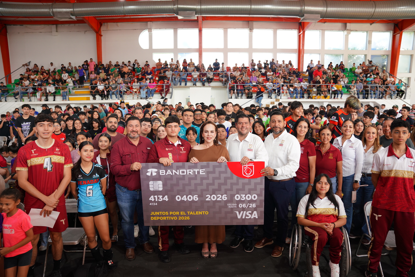 ENTREGA ALCALDESA CARMEN LILIA CANTUROSAS MÁS 400 BECAS DEPORTIVAS A NIÑOS Y JÓVENES ATLETAS