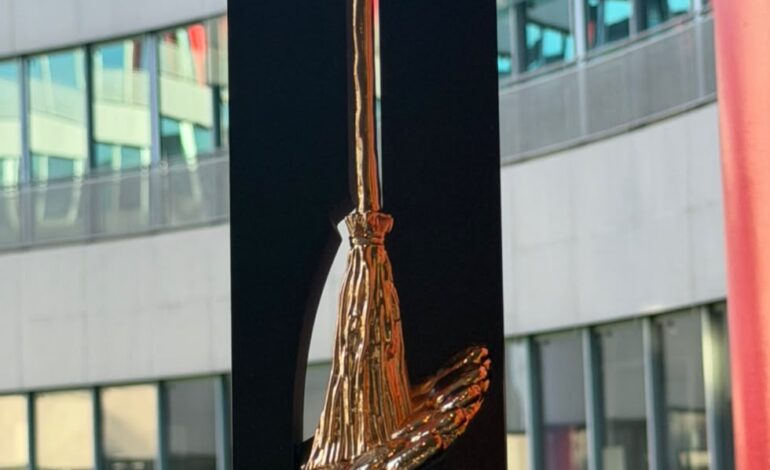 Recibe gobierno de Victoria premio Escoba de Oro 2026 en España.