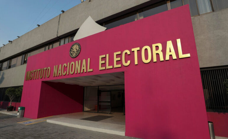 INE detecta afiliaciones dobles en organizaciones políticas