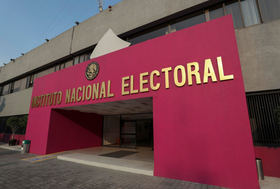 INE detecta afiliaciones dobles en organizaciones políticas