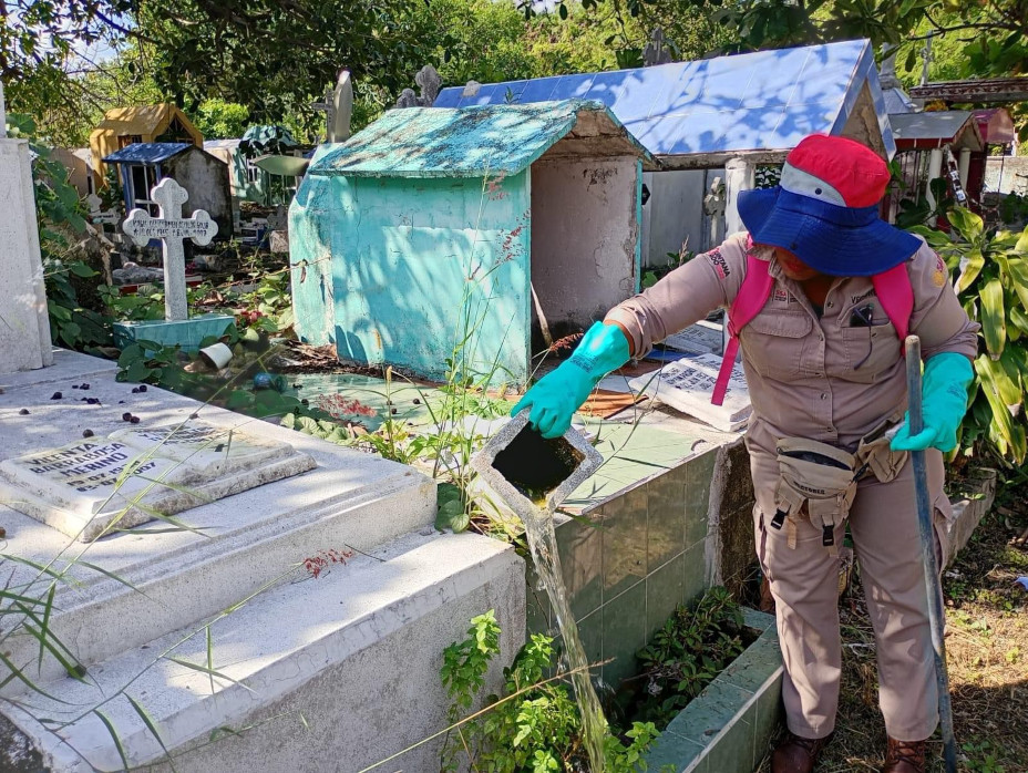 Refuerzan prevención del dengue en panteones