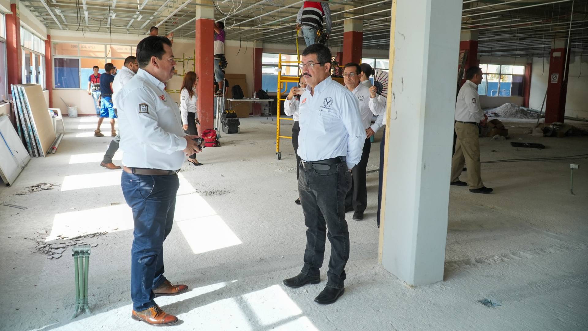 Dámaso Anaya supervisa remodelación de la Facultad de Derecho Victoria