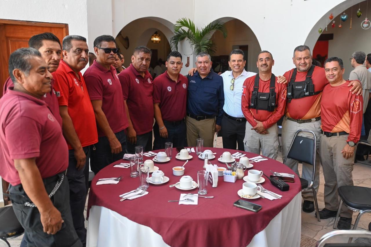 Lalo Gattás reconoce labor de Protección Civil y Bomberos tras incendio en Ciudad Victoria