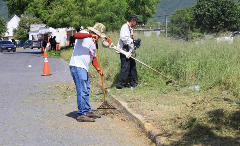 Supervisa Lalo Gattás limpieza de vialidades