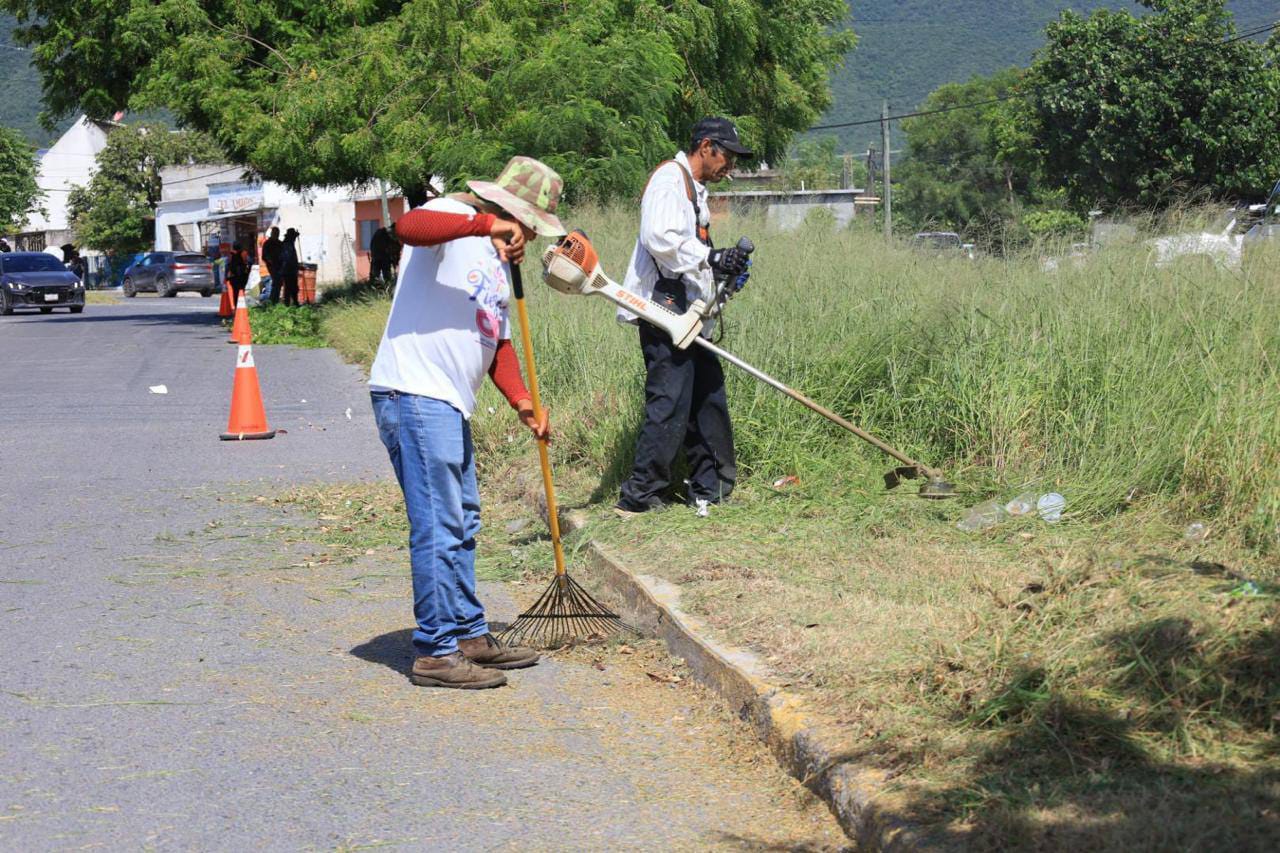 Supervisa Lalo Gattás limpieza de vialidades