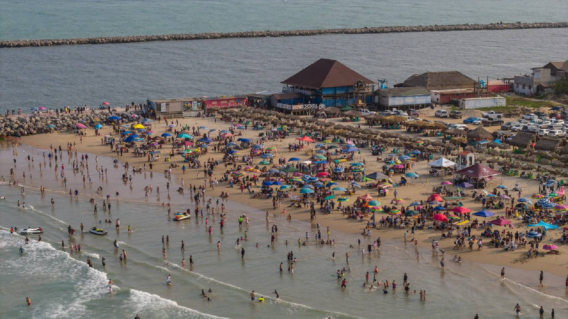 Vacaciones de verano impulsan turismo en las playas de Tamaulipas