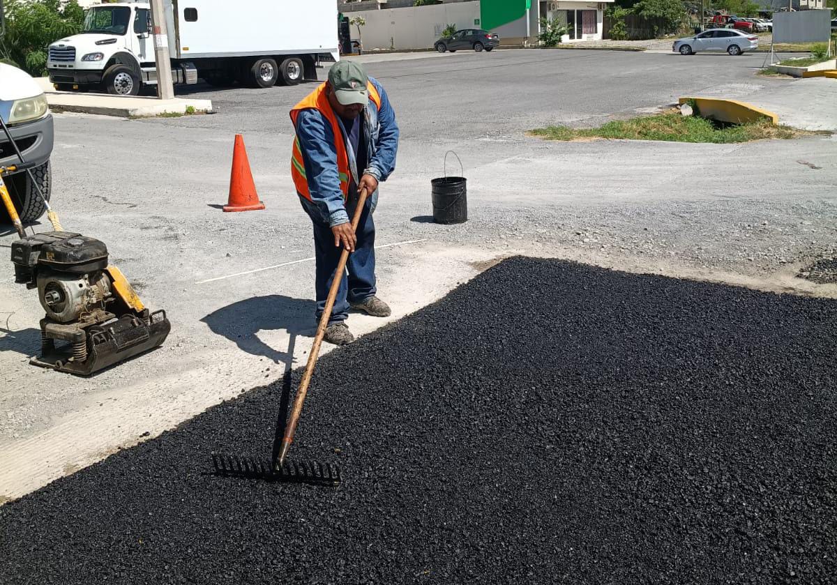 Llega programa de bacheo a colonias Lucio Blanco y Emilio Caballero.