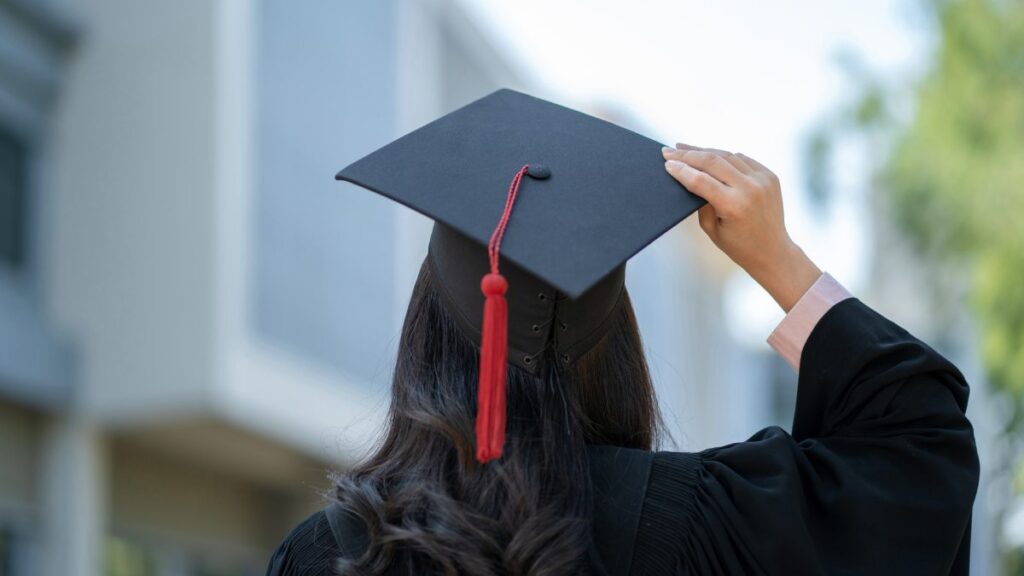Graduaciones impulsan ventas y rescatan la temporada vacacional
