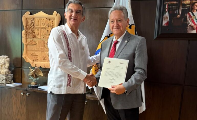 Designa gobernador Américo Villarreal a Ricardo Guerrero como nuevo secretario de Salud