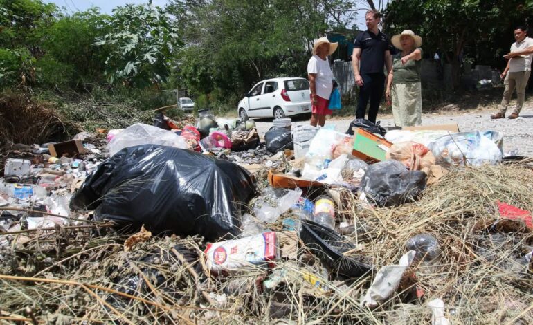 SEDUMA retira basura de tiraderos clandestinos en la colonia Vamos Tamaulipas de Ciudad Victoria