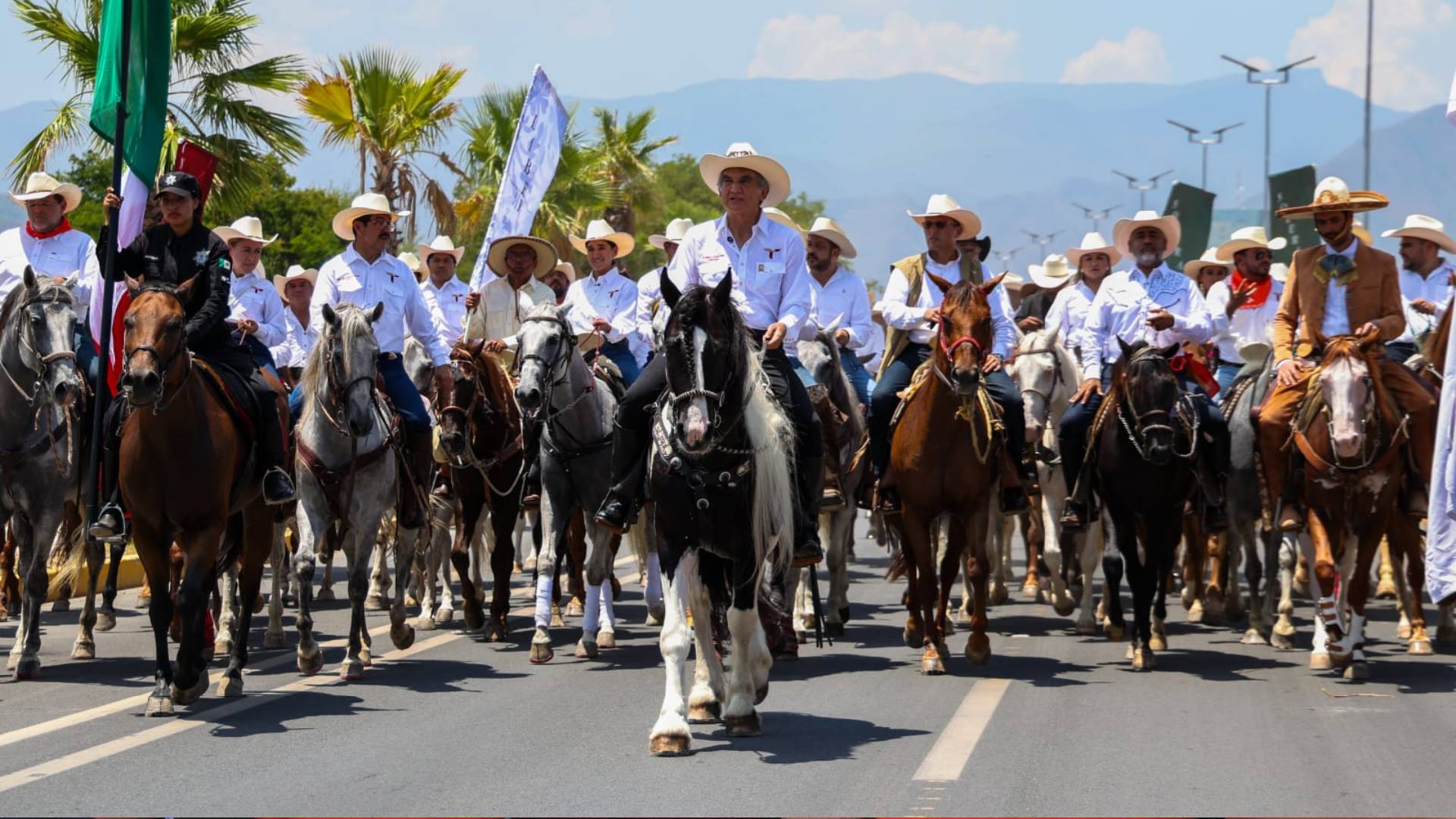 Américo Villarreal encabeza Cabalgata de la Unidad en Ciudad Victoria