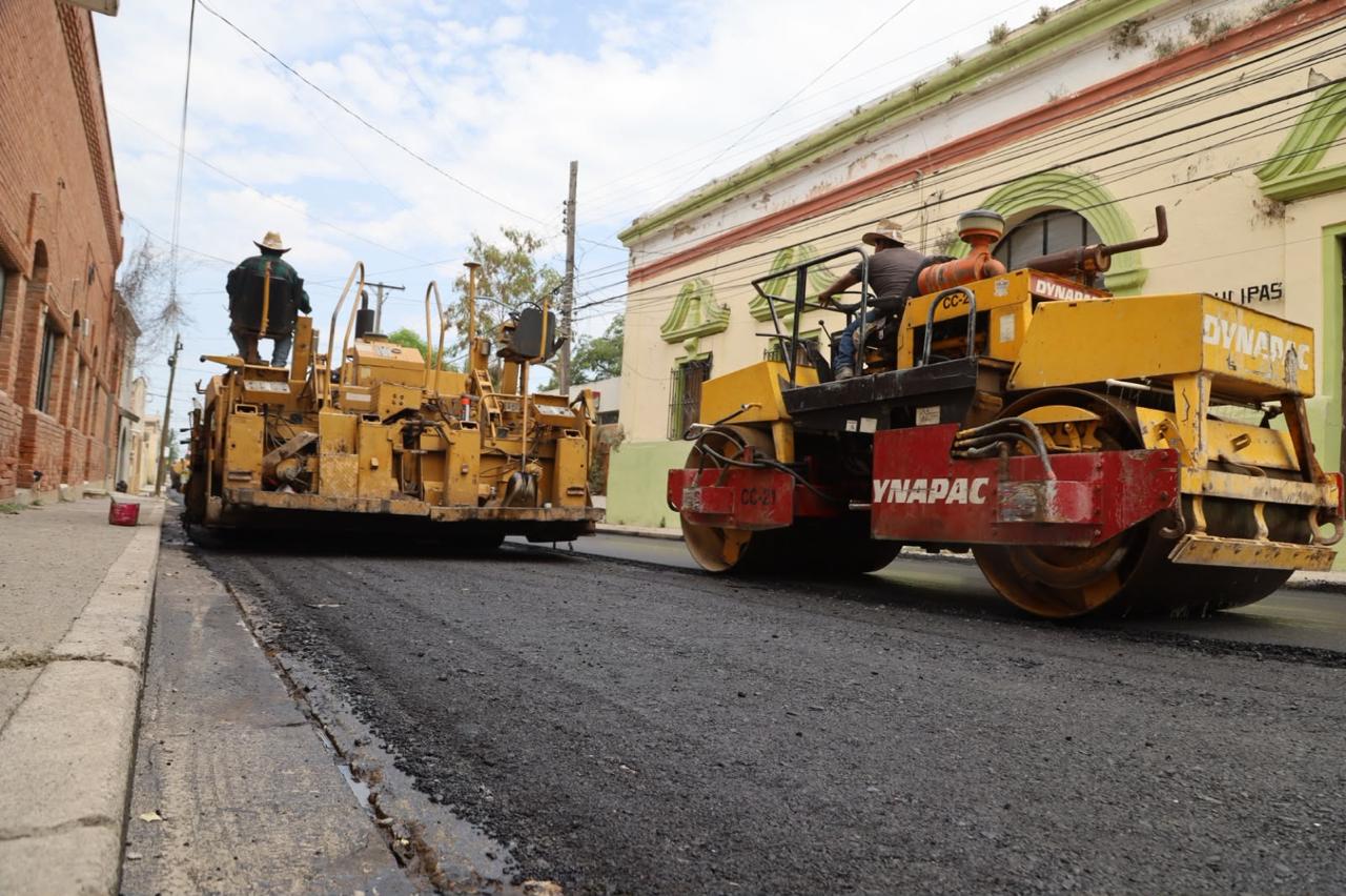 Rehabilitan pavimentos 3 cuadrillas de obras públicas en Victoria