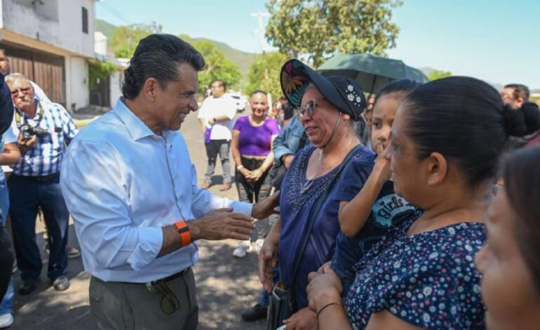 Lalo Gattás entrega pavimentación en la colonia Libertad