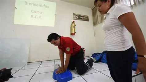 Ofrece cursos gratuitos de primeros auxilios para la población