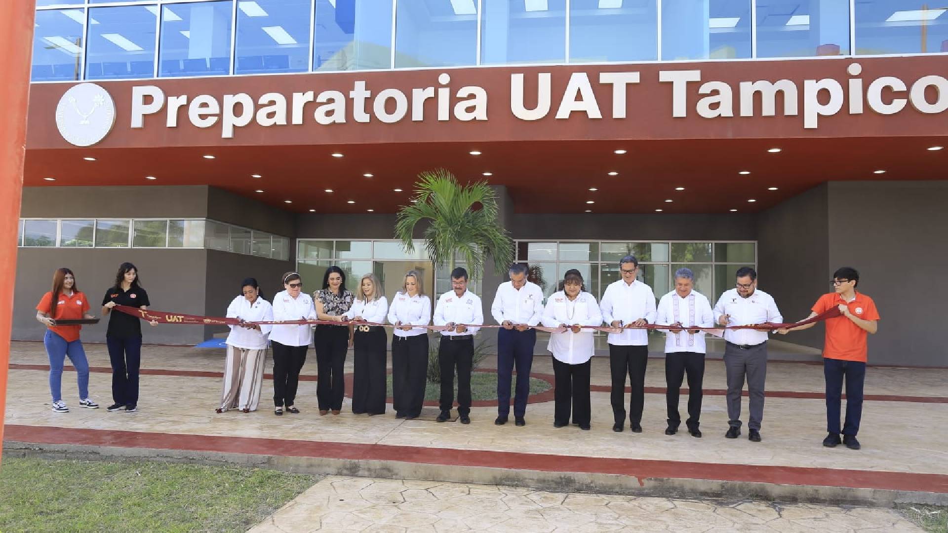 Américo Villarreal inaugura nueva Preparatoria UAT Tampico