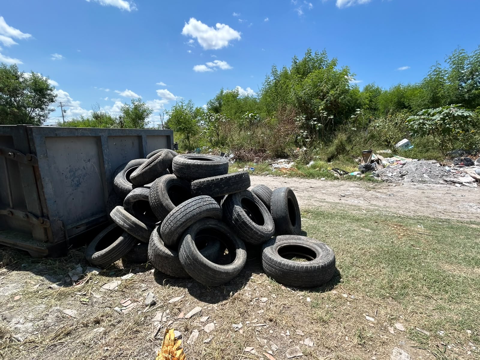 Advierten multas y clausuras por tirar basura en sitios no autorizados