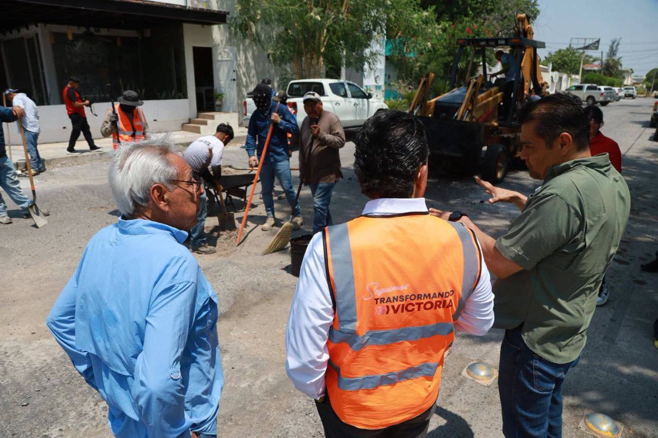 supervisa trabajos de Obras Públicas para mejorar vialidades en Victoria