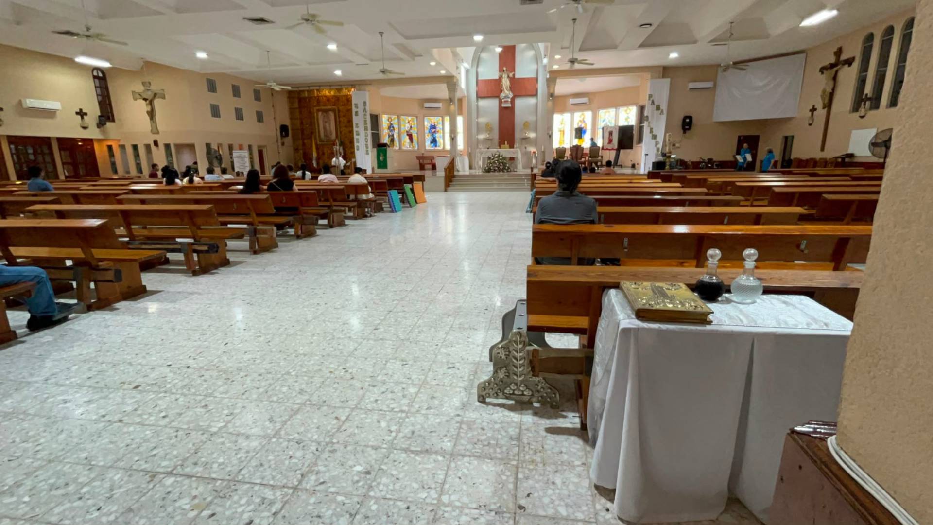 Fingen rezar y terminan robando una urna con la ofrenda economica de una parroquia de Reynosa