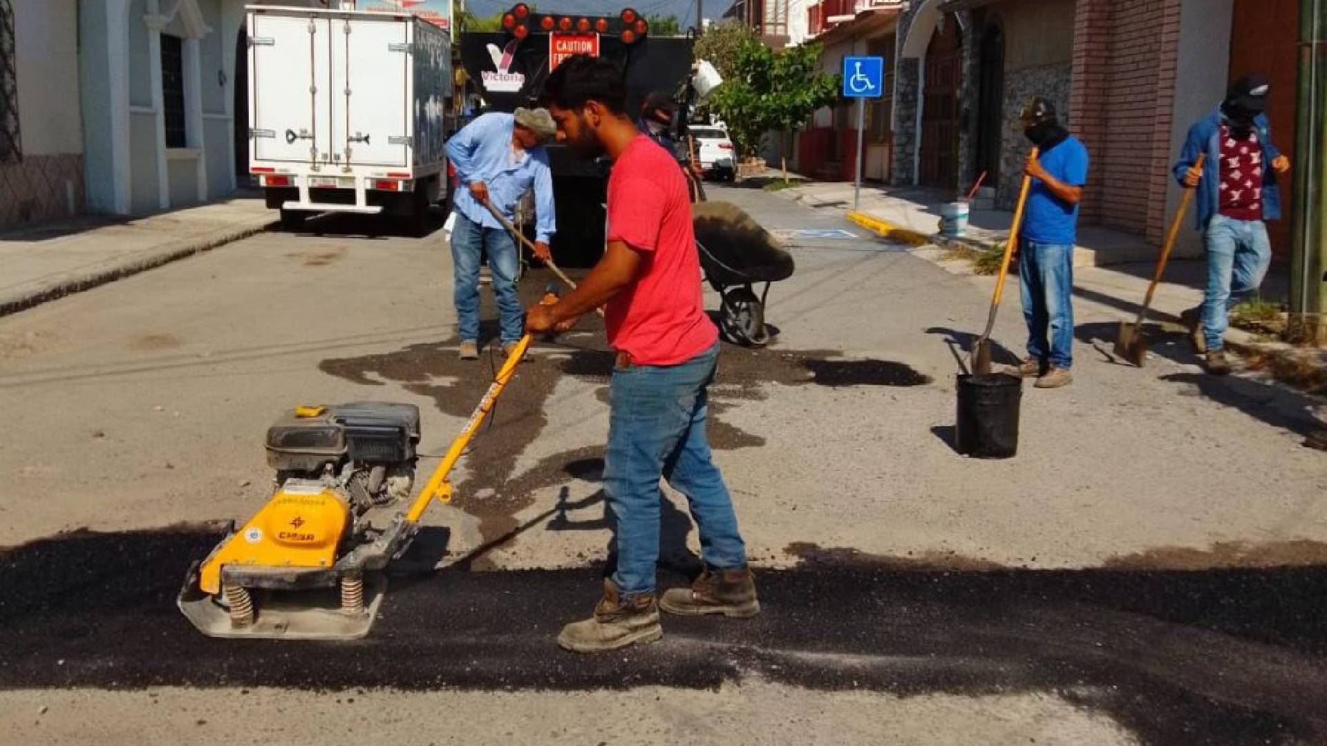 Lalo Gattás intensifica bacheo en calles de Ciudad Victoria