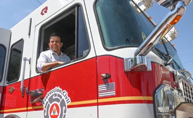 Lalo Gattás equipa a Bomberos de Victoria con nuevo camión