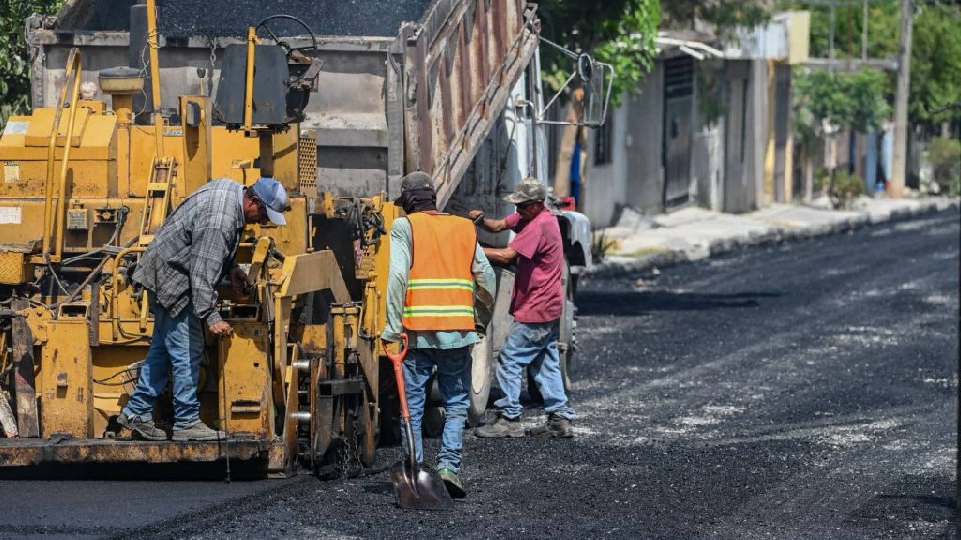 Lalo Gattás amplía pavimentación y bacheo en colonias de Victoria