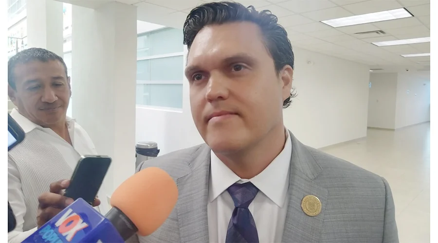 Humberto Prieto descarta pedir licencia por ahora y llama a diputados a concentrarse en agenda legislativa