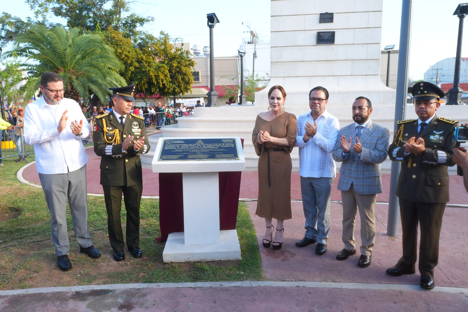 DEVELA GOBIERNO DE NUEVO LAREDO PLACA CONMEMORATIVA POR LOS 100 AÑOS DEL RELOJ DE LA PLAZA HIDALGO