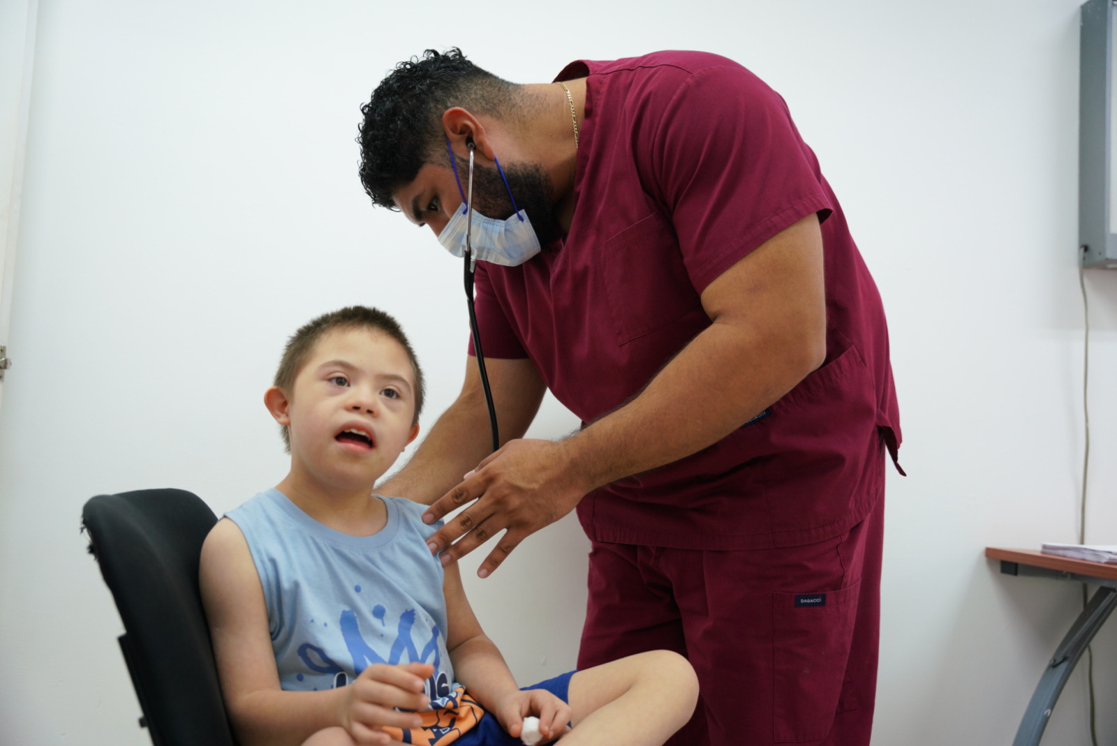 FORTALECE GOBIERNO MUNICIPAL ATENCIÓN MÉDICA INFANTIL CON SERVICIO ESPECIALIZADO EN PEDIATRÍA DENTRO DE LAS CLÍNICAS UNE
