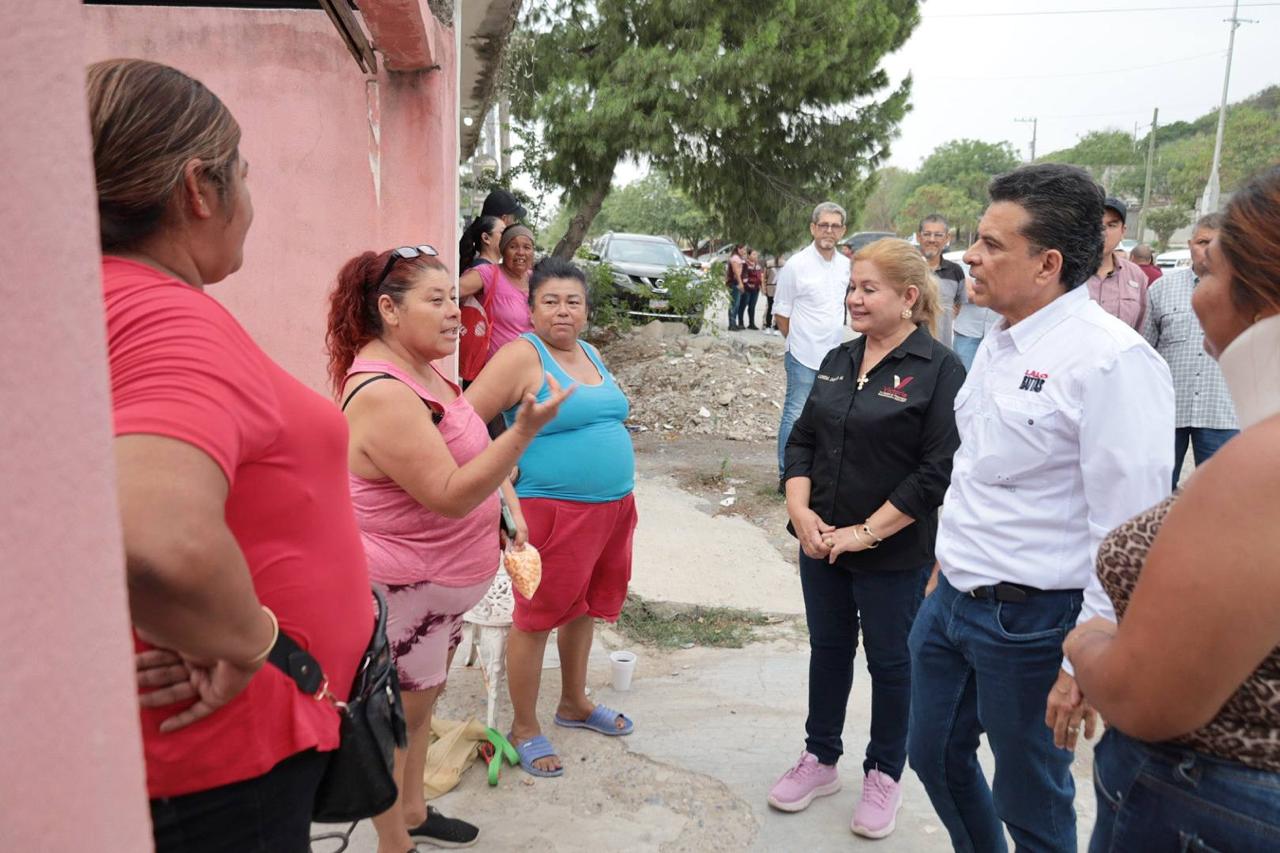 Lalo Gattás recorre y escucha a vecinos de la colonia Linda Vista